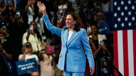 Kamala Harris formally chosen as Democratic nominee .
